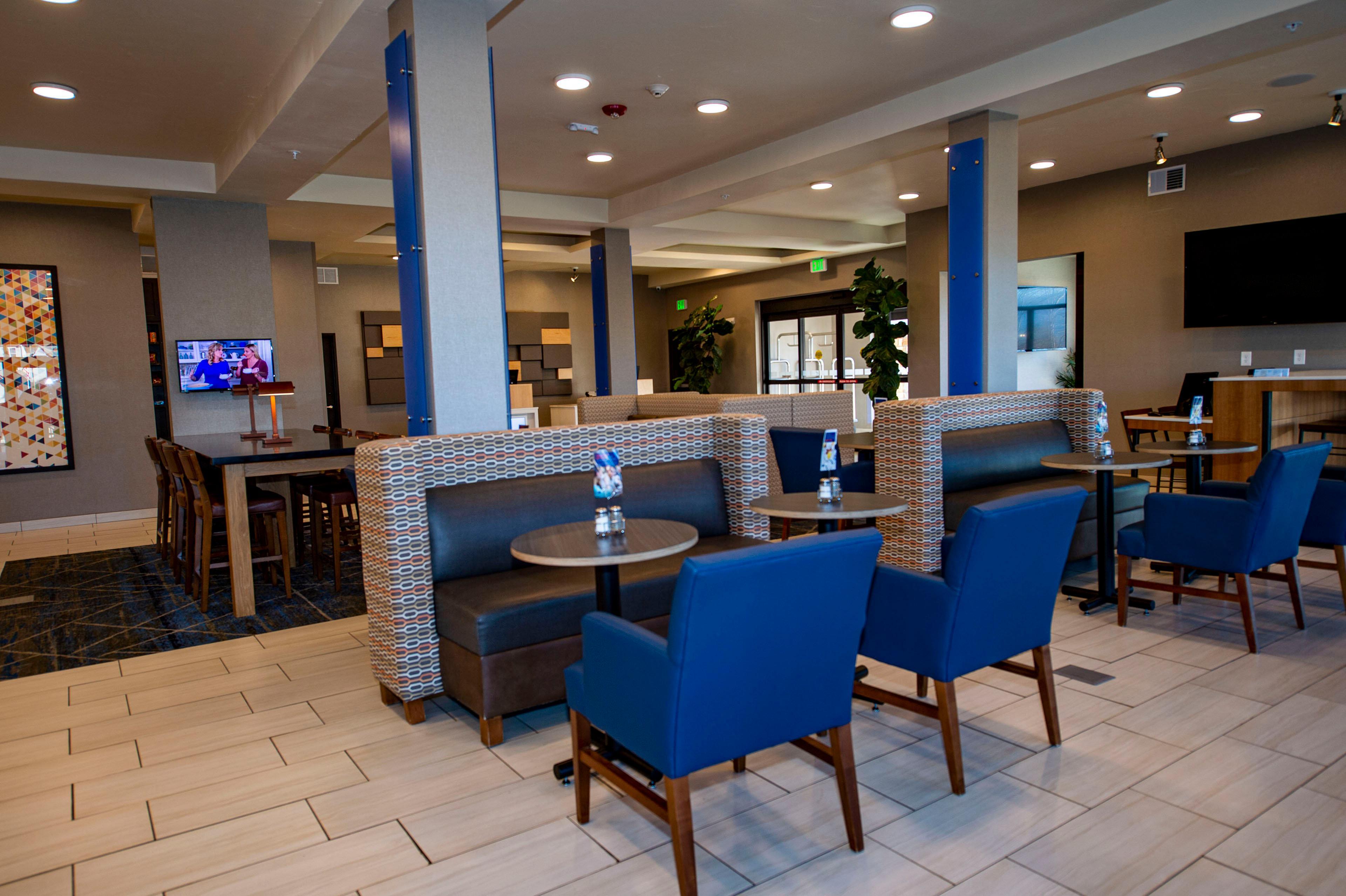 Holiday Inn Express & Suites - Colorado Springs Afa Northgate, An Ihg Hotel Экстерьер фото