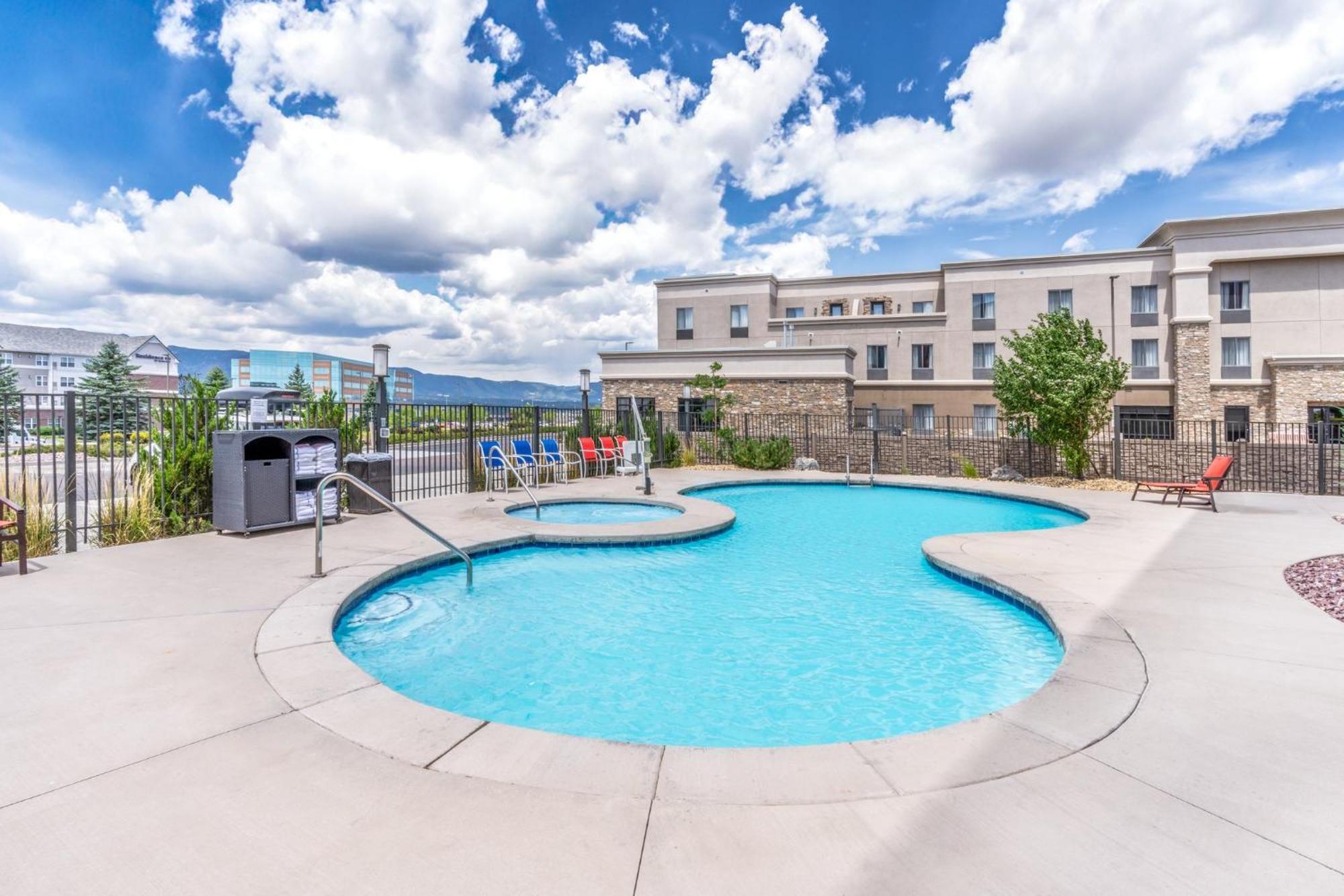 Holiday Inn Express & Suites - Colorado Springs Afa Northgate By Ihg Экстерьер фото