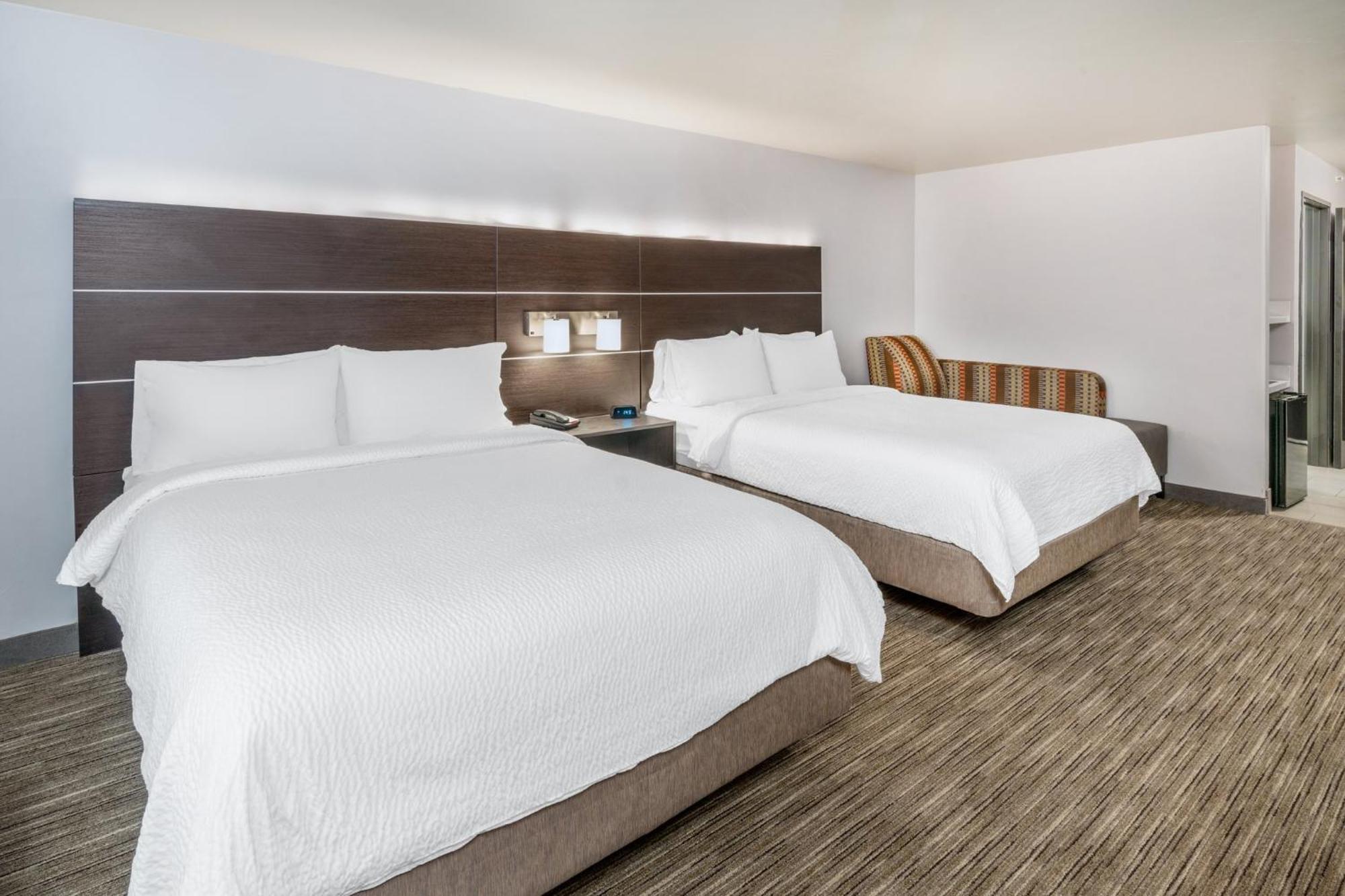 Holiday Inn Express & Suites - Colorado Springs Afa Northgate By Ihg Экстерьер фото