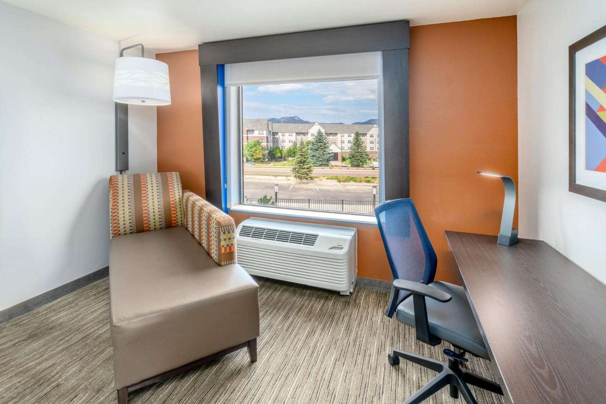 Holiday Inn Express & Suites - Colorado Springs Afa Northgate, An Ihg Hotel Экстерьер фото