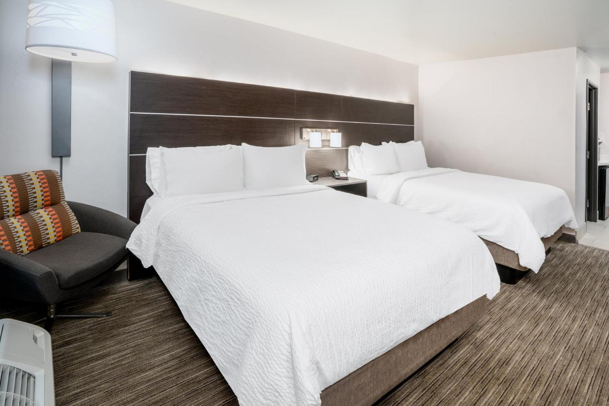 Holiday Inn Express & Suites - Colorado Springs Afa Northgate By Ihg Экстерьер фото