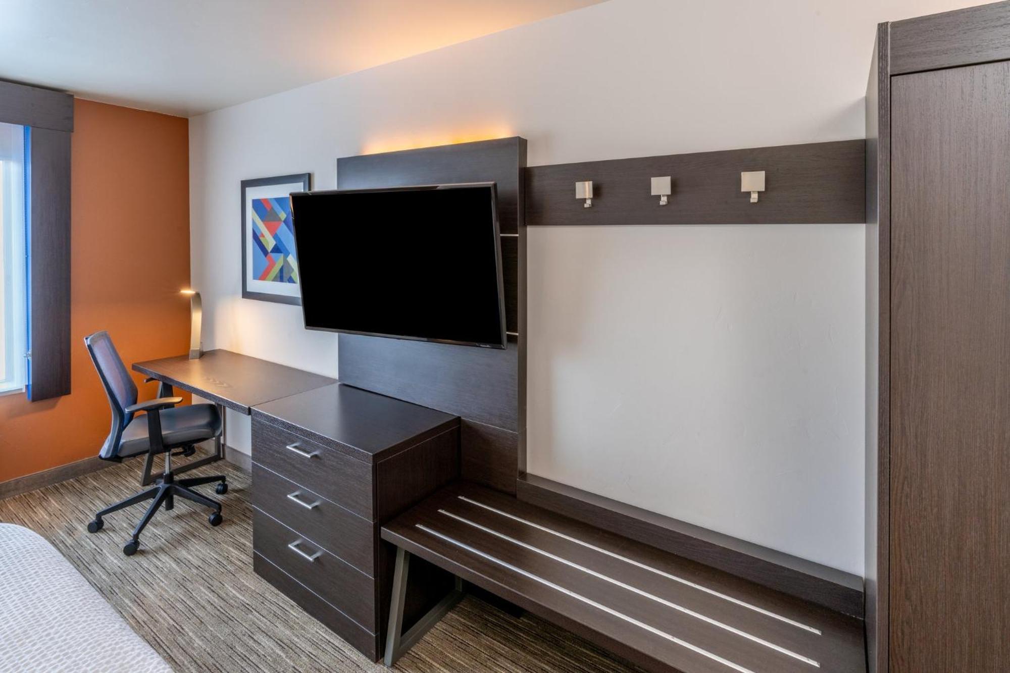 Holiday Inn Express & Suites - Colorado Springs Afa Northgate By Ihg Экстерьер фото