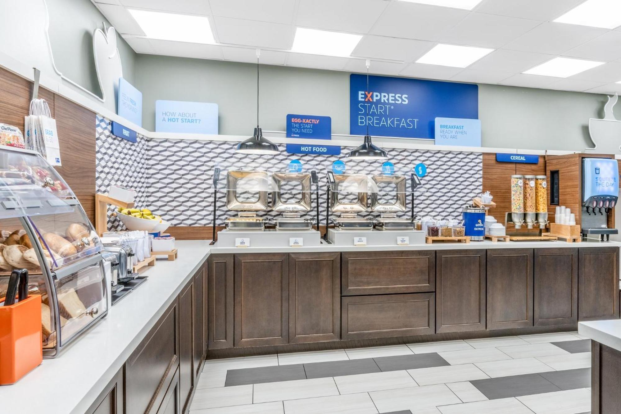 Holiday Inn Express & Suites - Colorado Springs Afa Northgate By Ihg Экстерьер фото