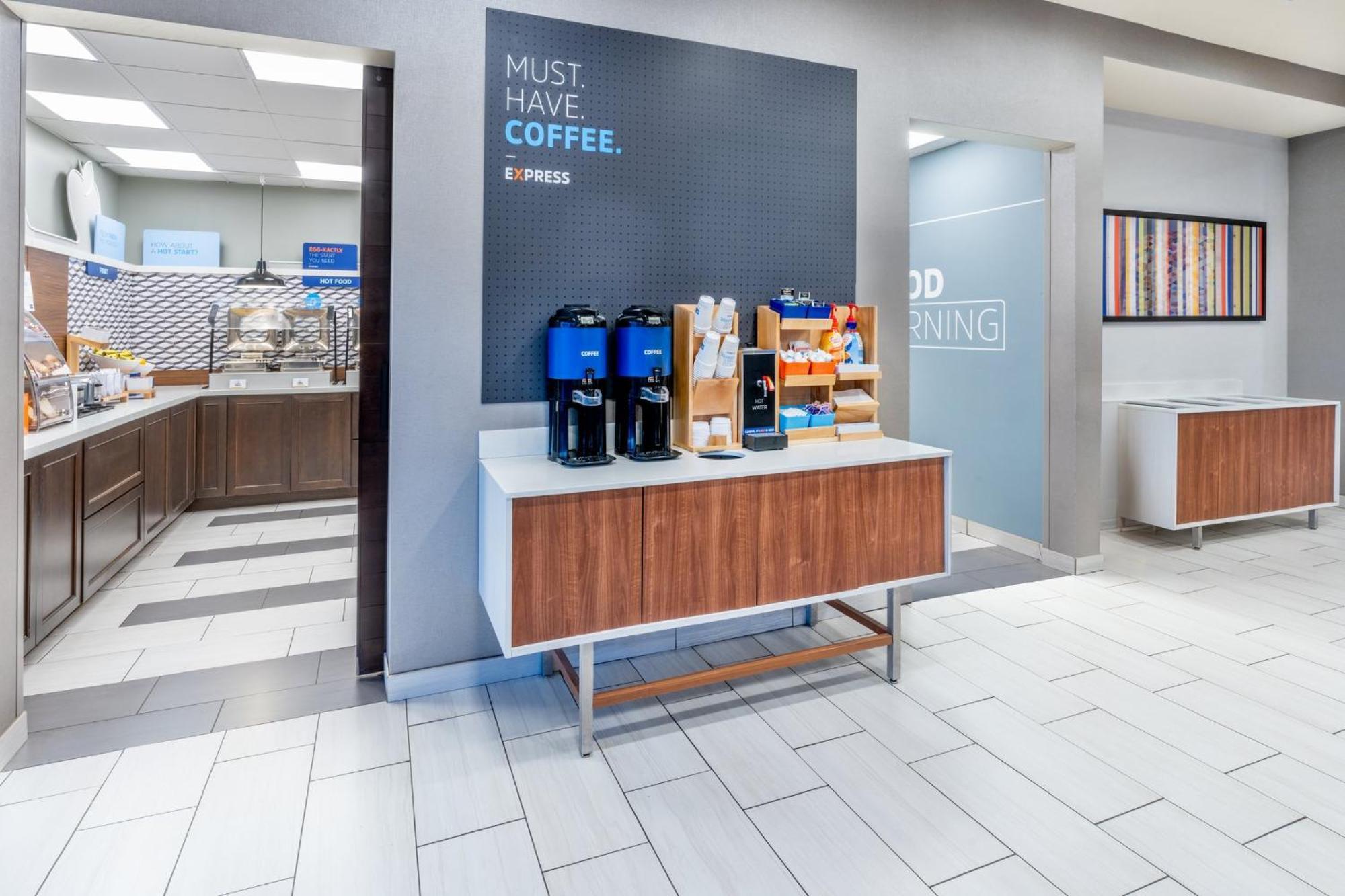 Holiday Inn Express & Suites - Colorado Springs Afa Northgate By Ihg Экстерьер фото