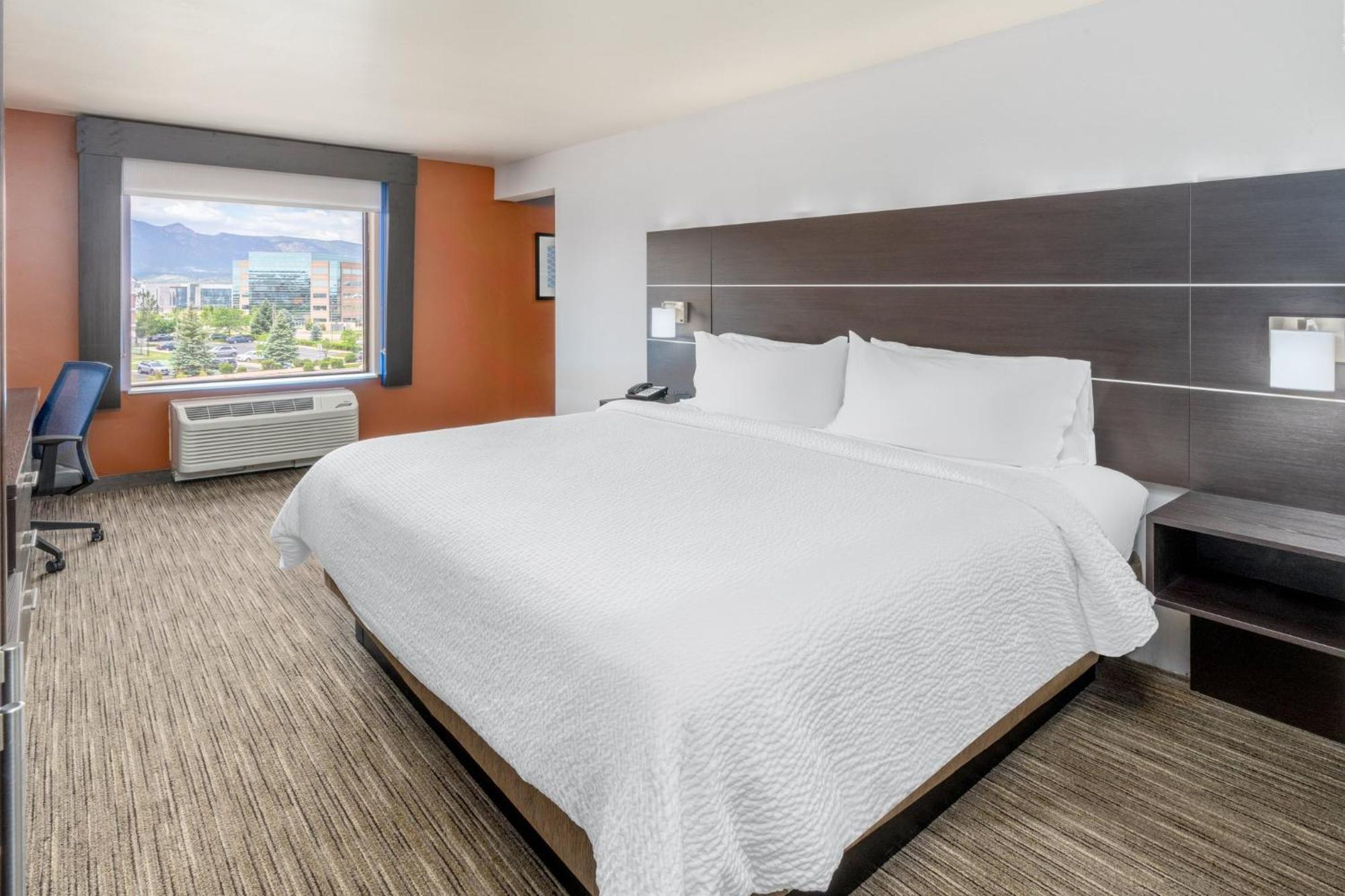 Holiday Inn Express & Suites - Colorado Springs Afa Northgate By Ihg Экстерьер фото