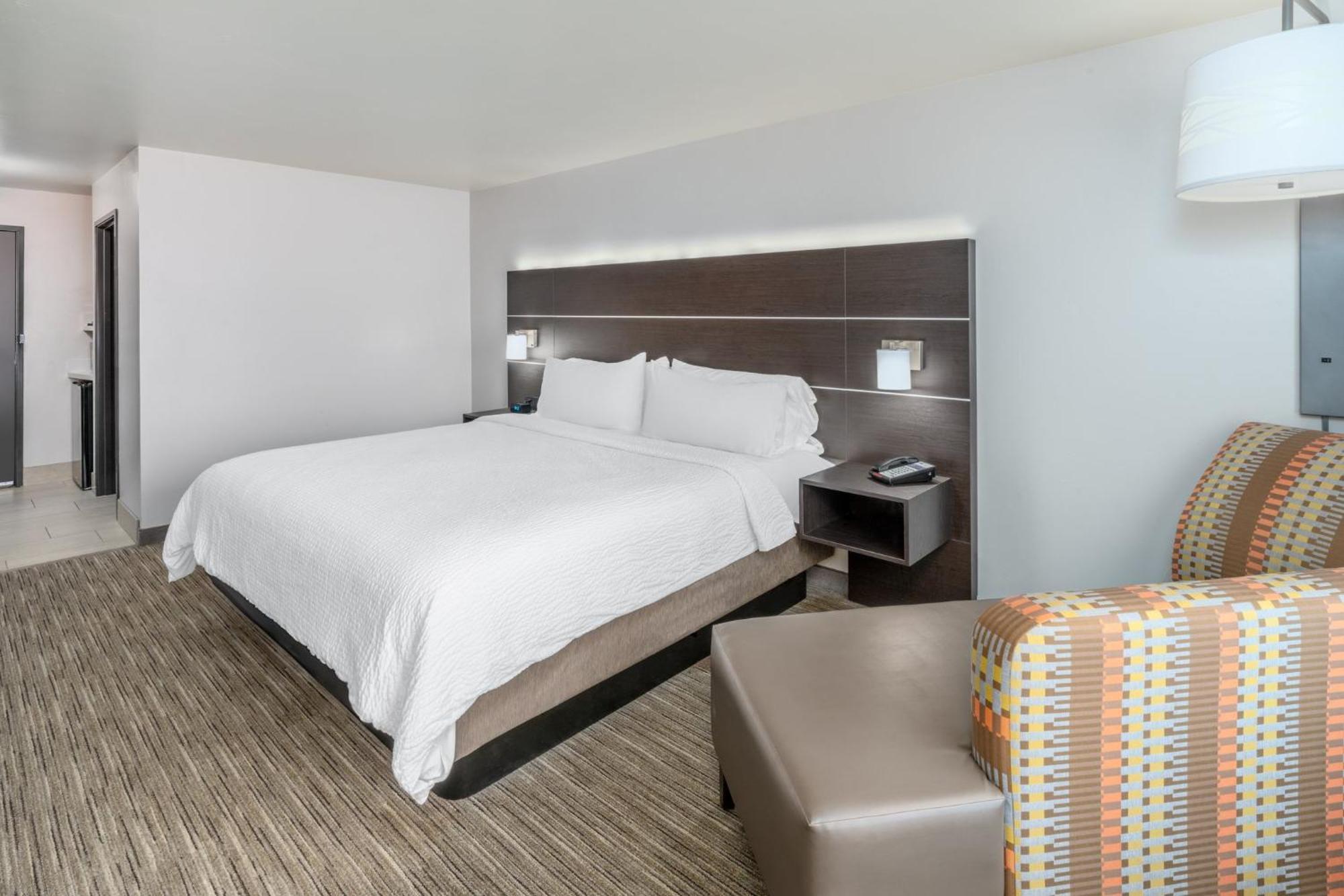 Holiday Inn Express & Suites - Colorado Springs Afa Northgate By Ihg Экстерьер фото