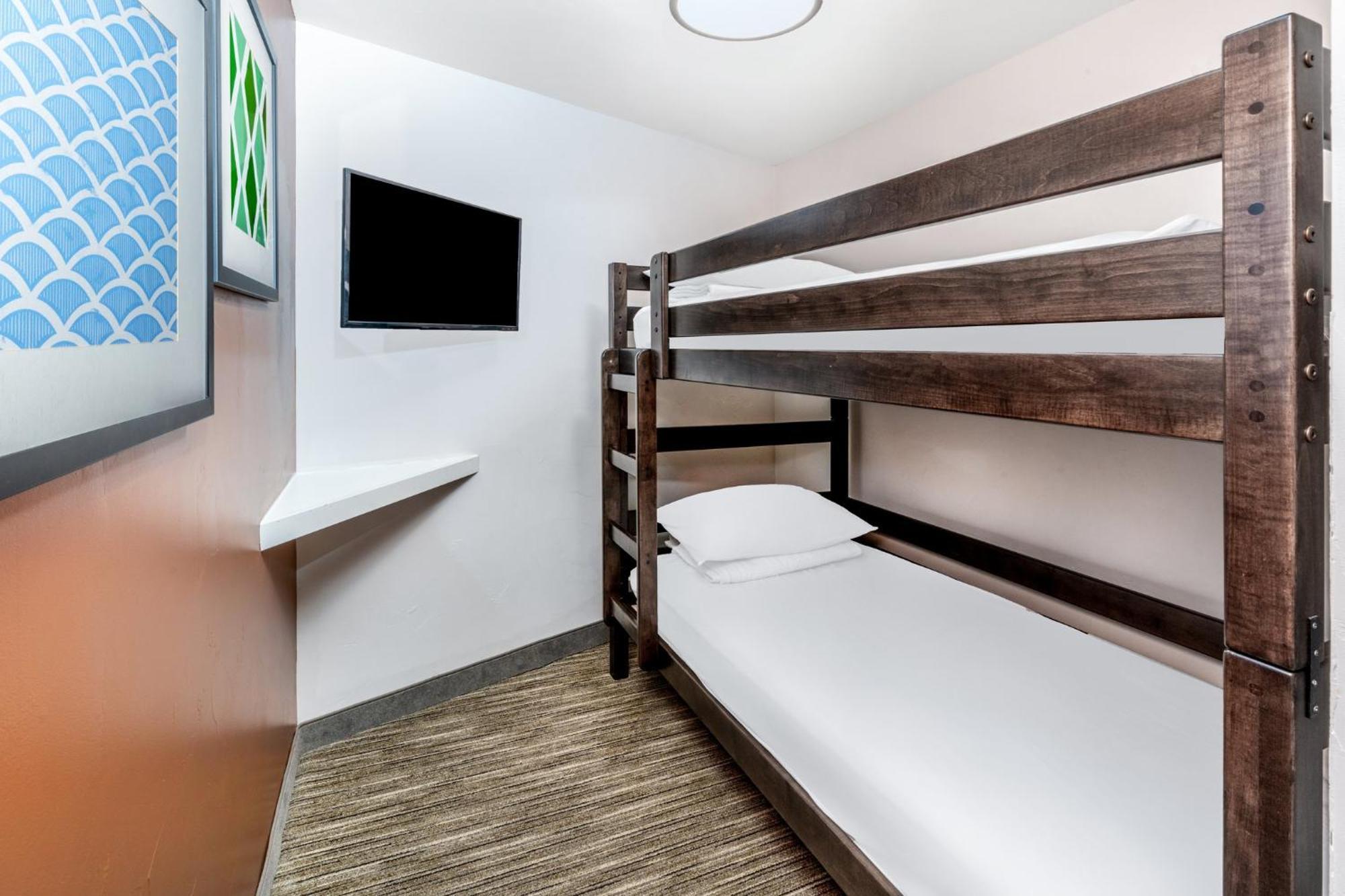 Holiday Inn Express & Suites - Colorado Springs Afa Northgate By Ihg Экстерьер фото