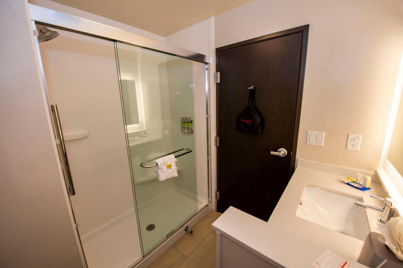 Holiday Inn Express & Suites - Colorado Springs Afa Northgate By Ihg Номер фото