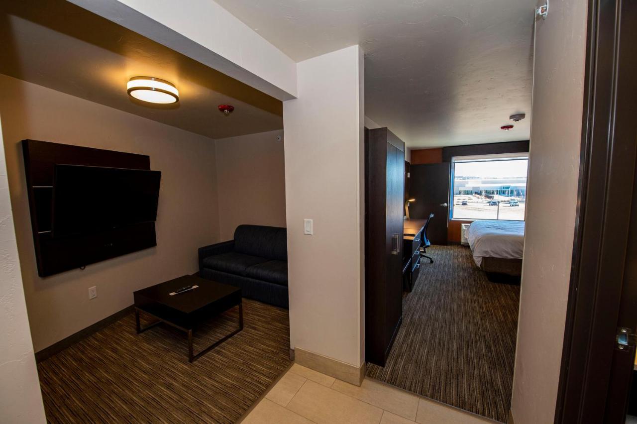 Holiday Inn Express & Suites - Colorado Springs Afa Northgate By Ihg Номер фото