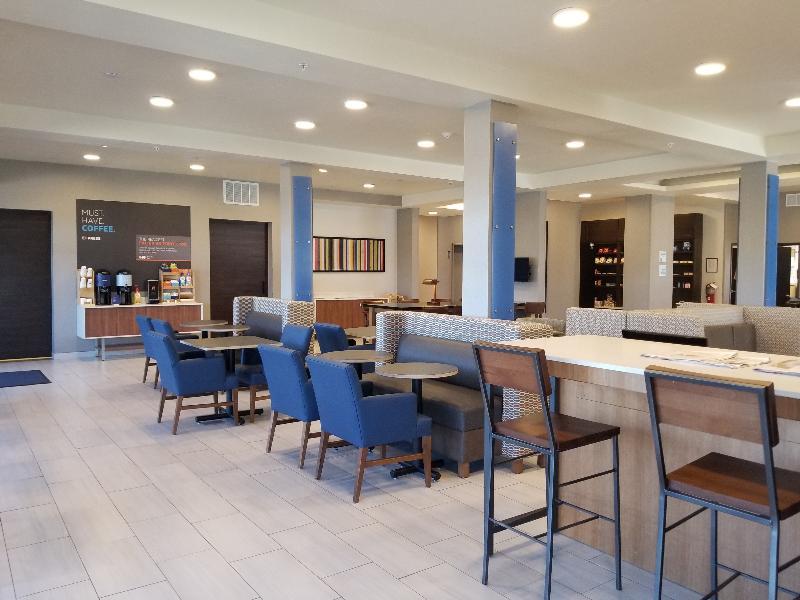 Holiday Inn Express & Suites - Colorado Springs Afa Northgate By Ihg Экстерьер фото